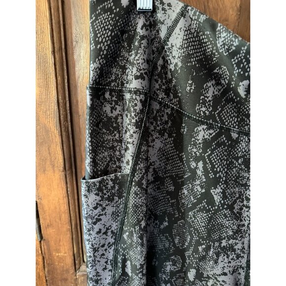 Nine West Active Leggings PLUS‎ SIZE 3X Snake-Skin Design NEW WITH TAGS - Picture 3 of 5